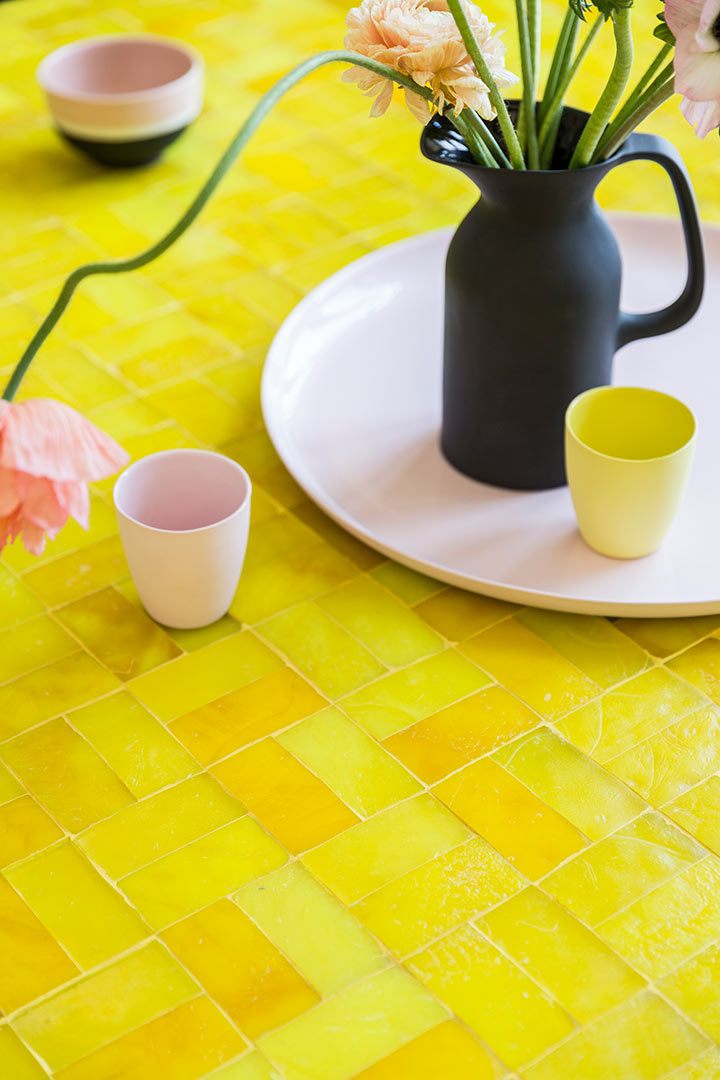 By Zoé-Mosaïque-Table jardin et séjour, en émaux jaunes-0 - photo 2