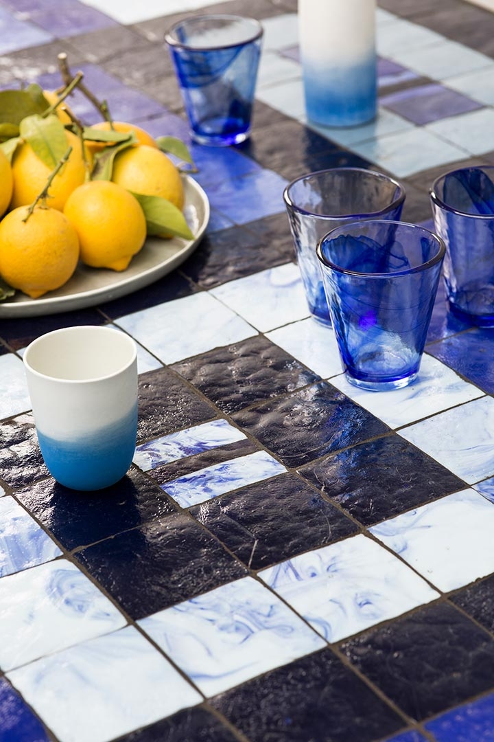 By Zoé-Mosaïque-Table et bancs indoor / outdoor en émaux bleus-0 - photo 3