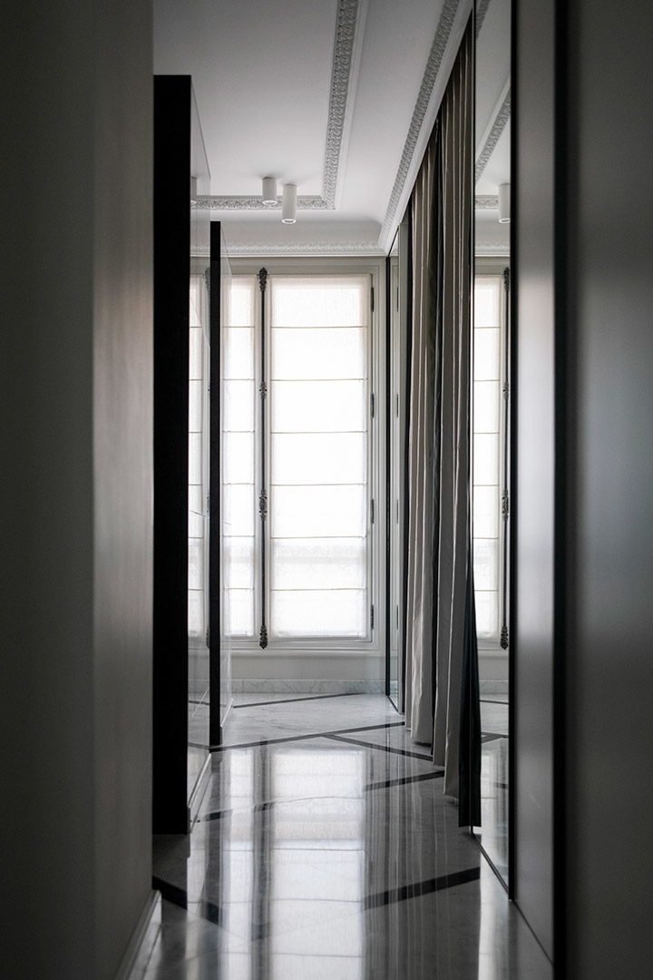 Dom Palatchi-Architecte d'intérieur - Décorateur-Renovation d'un appartement à Paris 7-Entrée - Couloir - Dégagement - photo 4