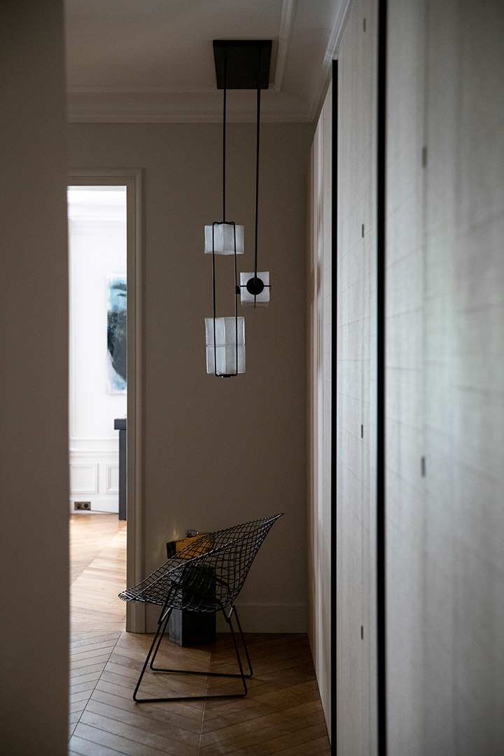 Dom Palatchi-Architecte d'intérieur - Décorateur-Renovation d'un appartement à Paris 7-Entrée - Couloir - Dégagement - photo 4