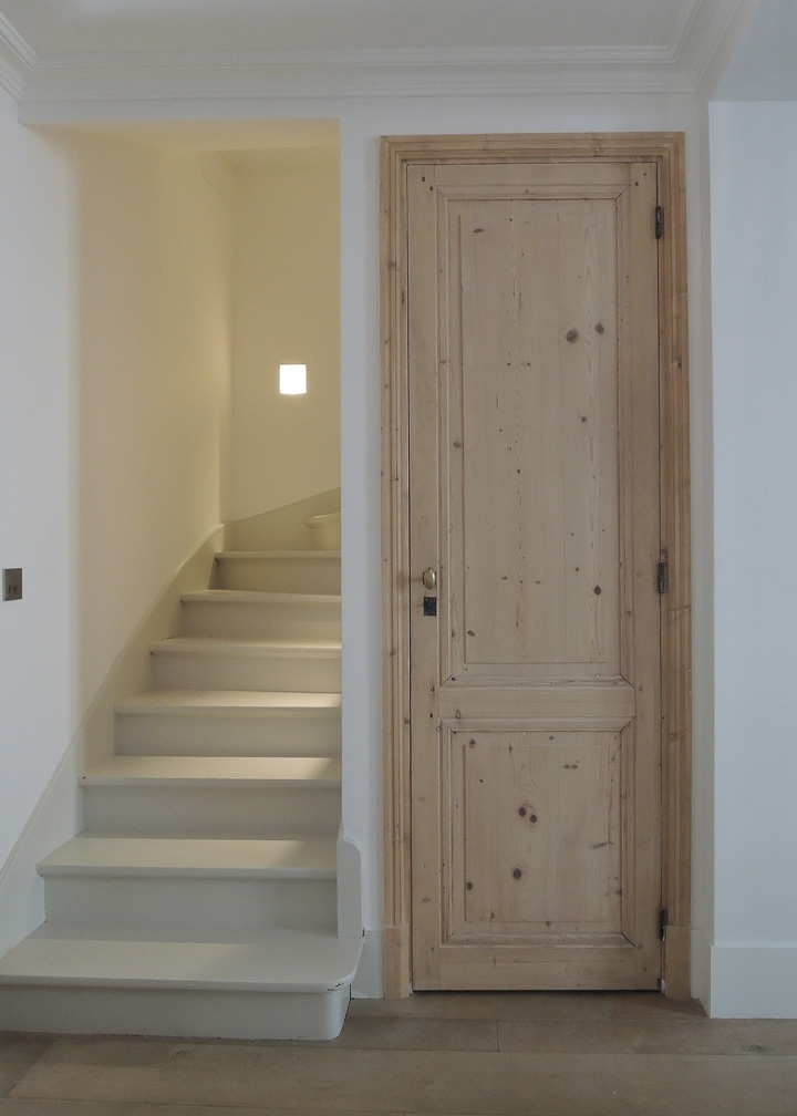 Caroline Champenois-Architecte d'intérieur - Décorateur-Un appartement parisien lumineux et élégant-Escalier - Ascenseur - photo 3