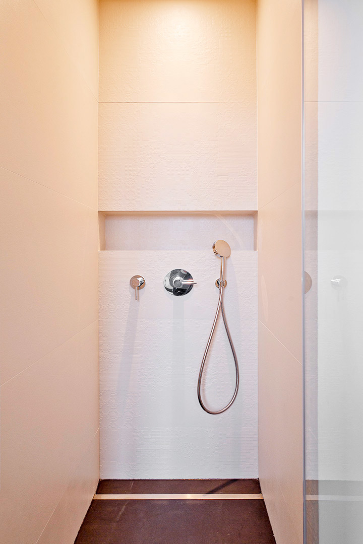 Caroline Champenois-Architecte d'intérieur - Décorateur-Rénovation d'un appartement avec mezzanine-Bain & Douche - photo 2
