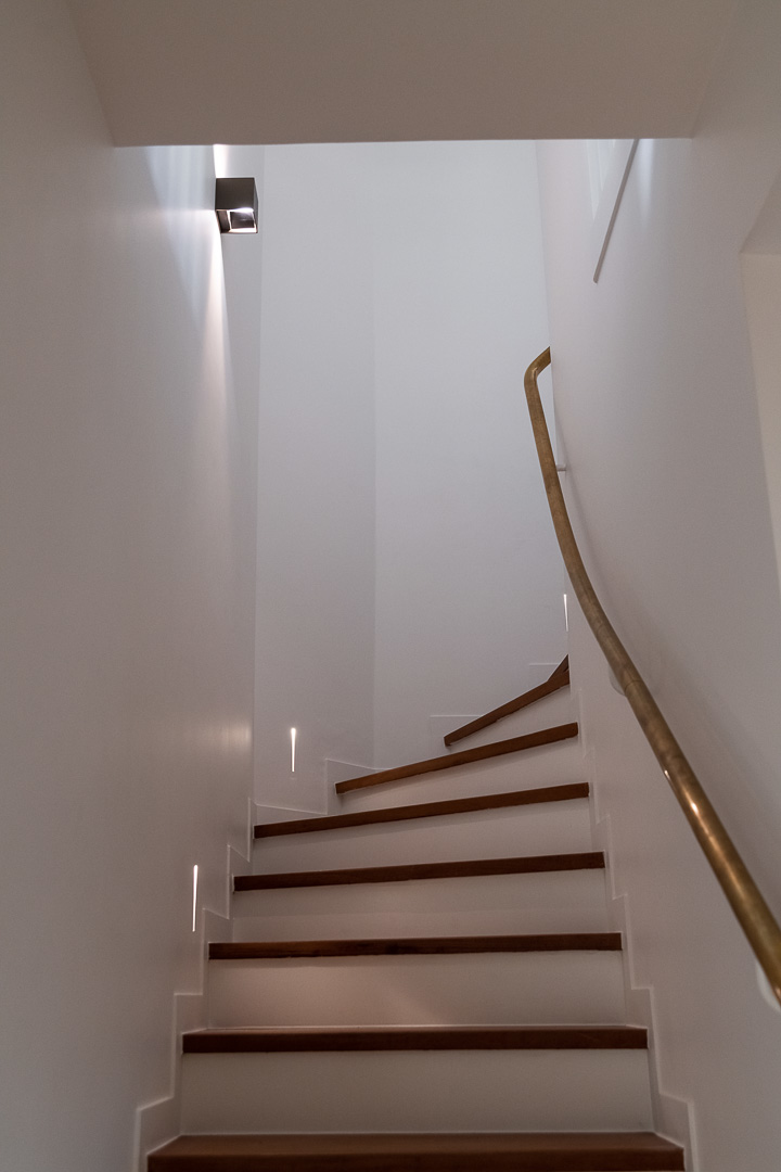 Dom Palatchi-Architecte d'intérieur - Décorateur-Rénovation d'une maison à Garches-Escalier - Ascenseur - photo 4