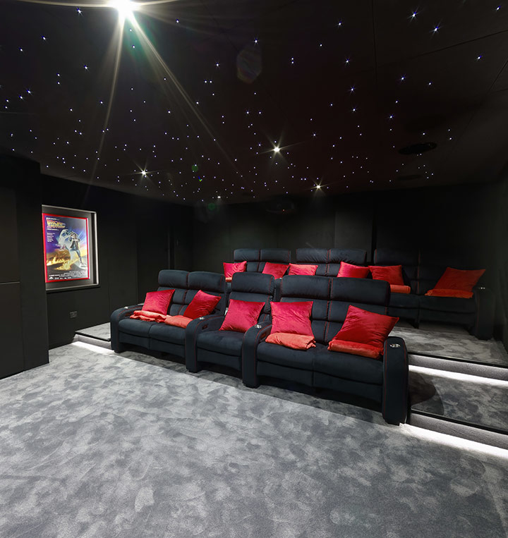 Ocinema-Domotique - Image - Son  -Une salle de cinéma privée pour un chalet-0 - photo 2