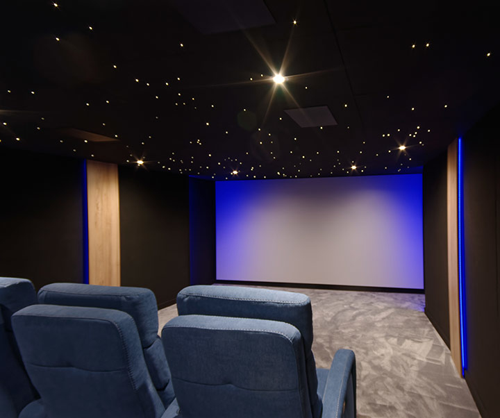 Ocinema-Domotique - Image - Son  -Une petite salle de cinéma pour un particulier-0 - photo 1