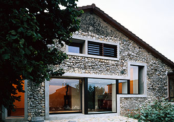 Maison en pierre rénovation contemporaine - arch and home