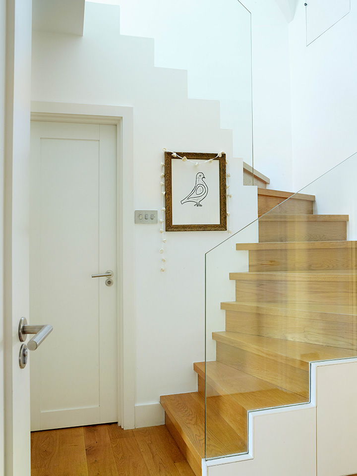 escalier contemporain escalier avec garde corps en verre - Arch and Home