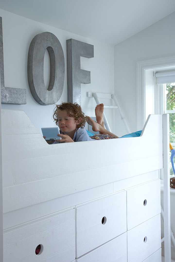 Aménager une chambre d'enfant avec espace de rangement - Arch and Home