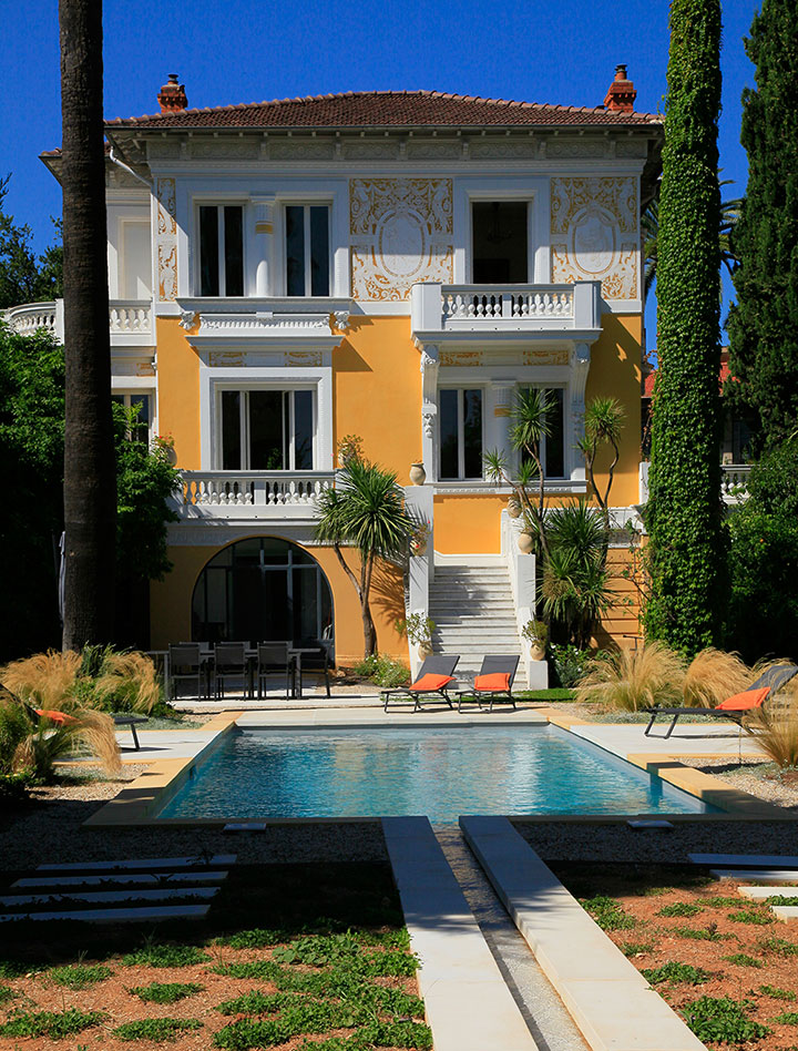 Piscine extérieure haut de gamme style riviera - Arch & Home