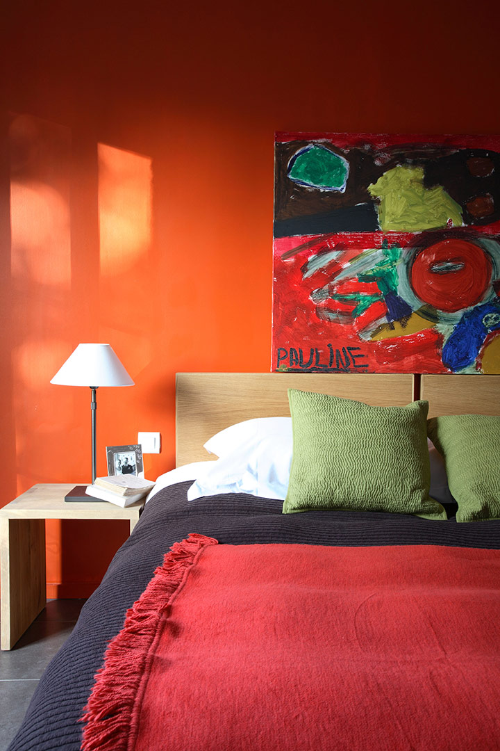 décoration rouge - chambre rouge orangée - Arch & Home