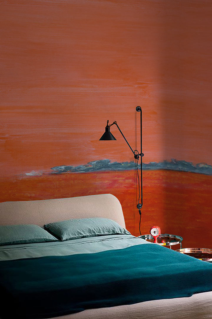 Chambre rouge avec fresque murale - Arch & Home