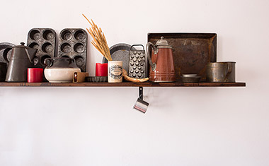 étagère avec accessoires de cuisine - Arch & Home
