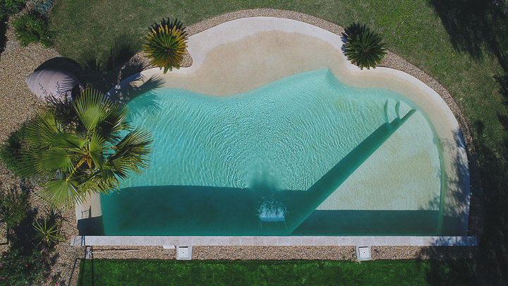 Piscine extérieure haut de gamme avec plage - Arch & Home