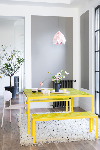 By Zoé-Mosaïque-Table jardin et séjour, en émaux jaunes