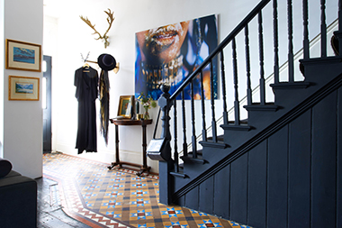 Renover un escalier en bois peint en noir - Arch and Home