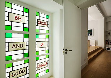 vitrail contemporain avec message - Arch and Home